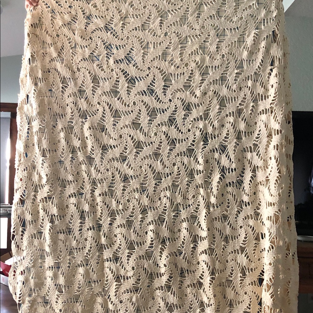 VINTAGE HANDMADE CROCHETED LARGE BED COVER